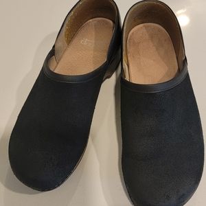 Dansko Size 36 Clogs